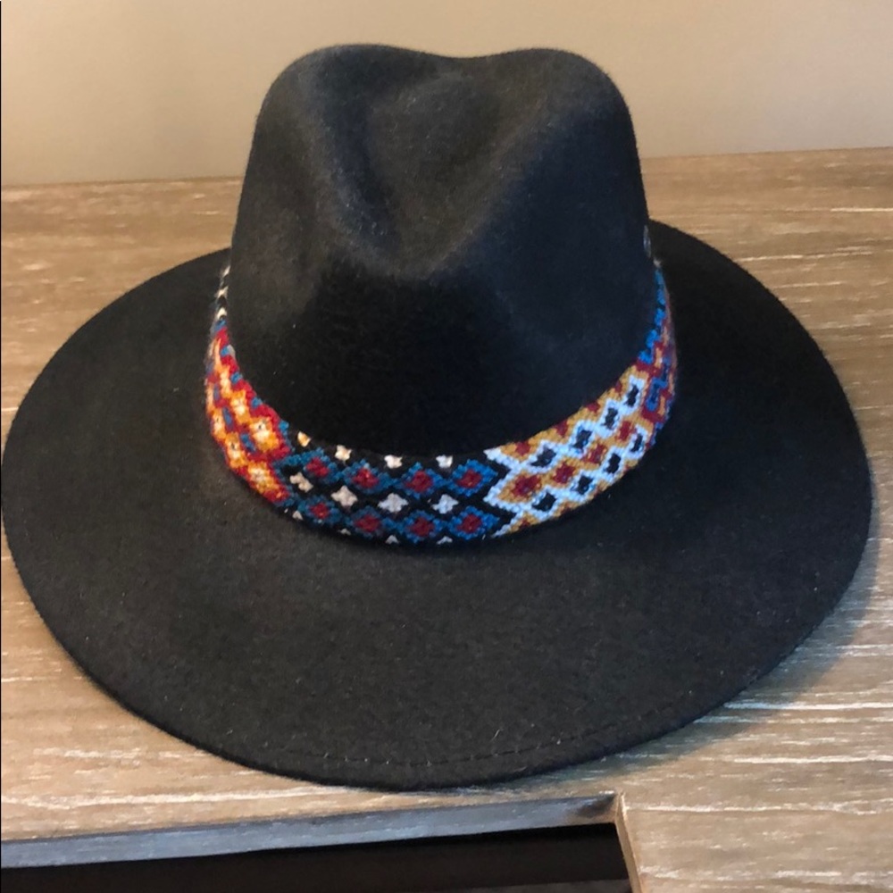 FELT FEDORA WITH EMBROIDERED BAND